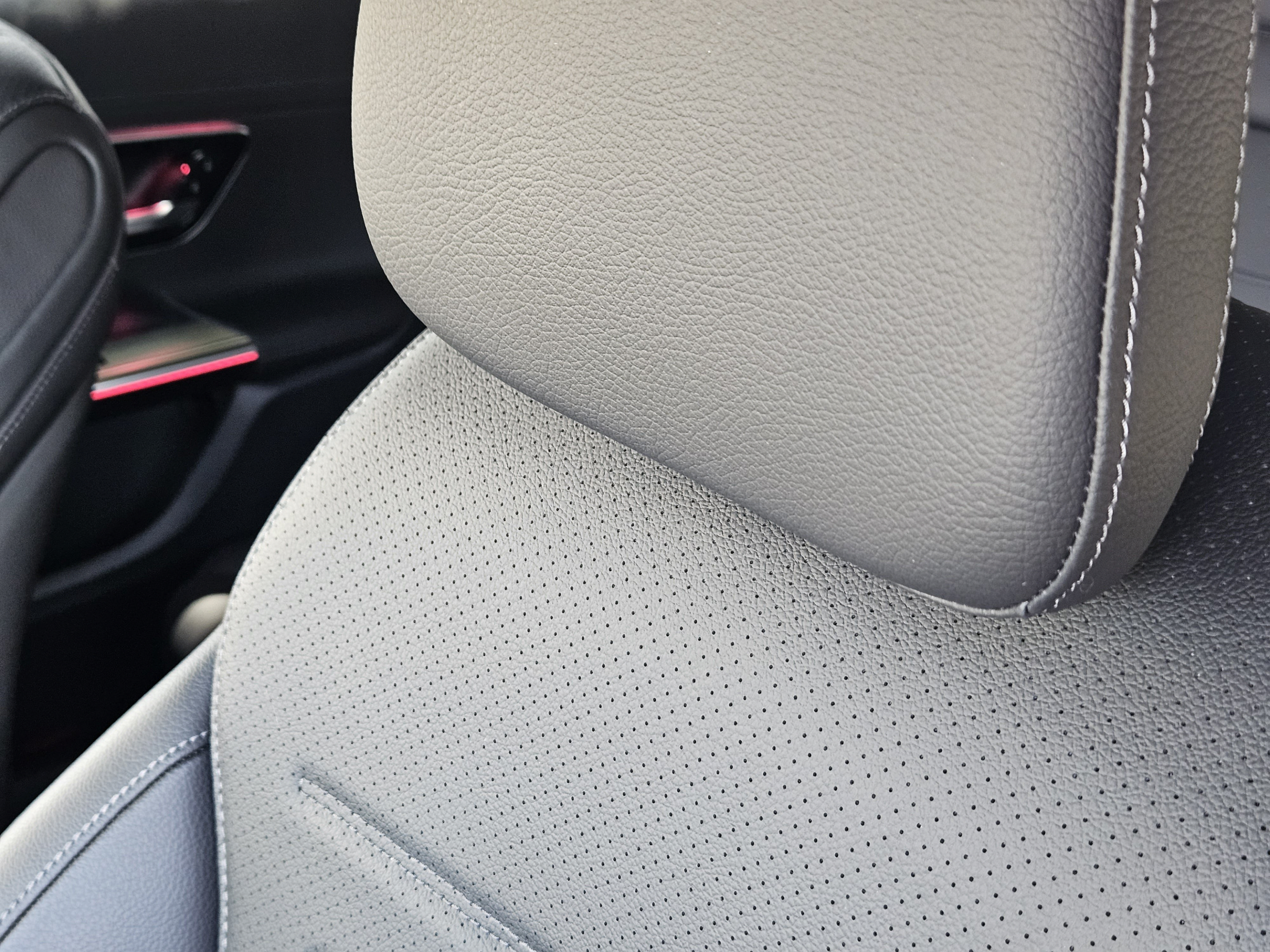 Certified 2025 Mercedes-Benz GLC 300 4MATIC image 7