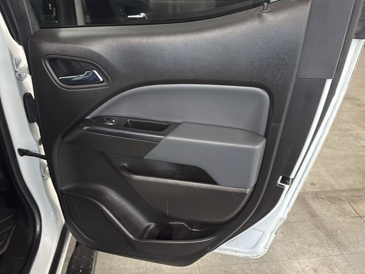 Used 2017 Chevrolet Colorado Z71 AWD/4WD image 48