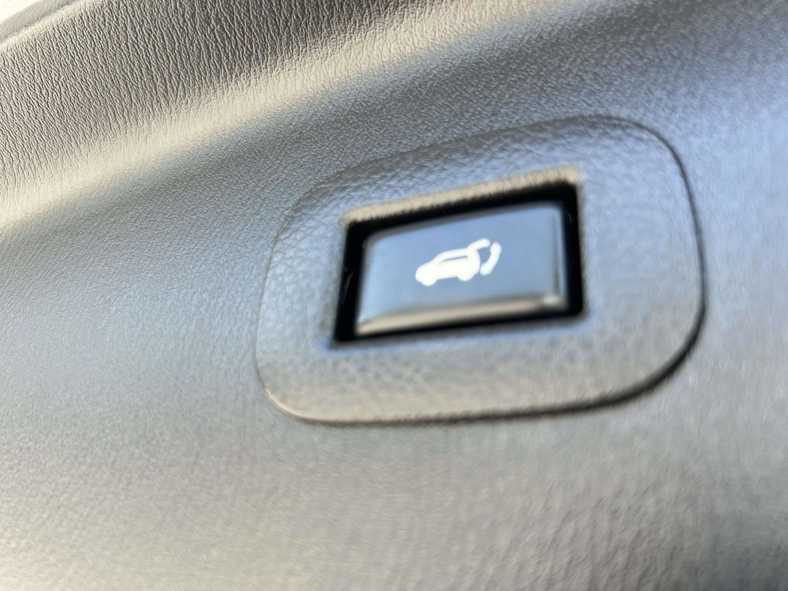 Used 2019 Nissan Armada Platinum w/ Captain's Chairs Package AWD/4WD image 17