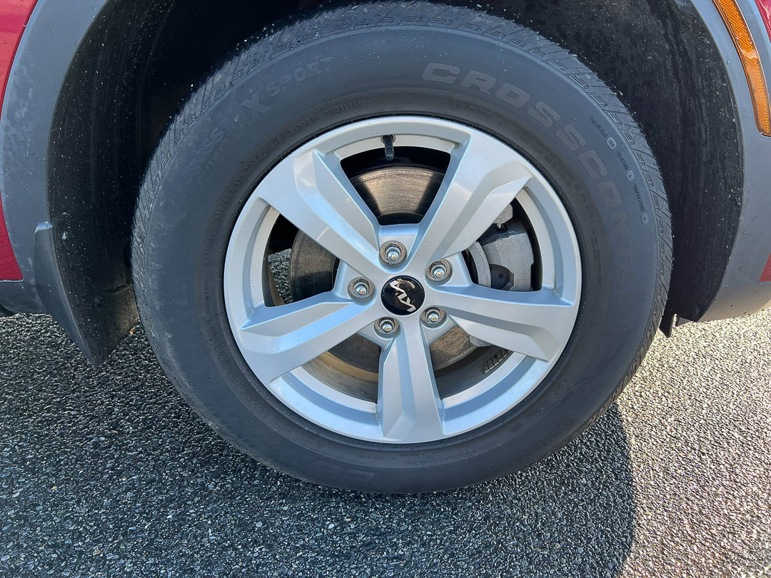 Used 2023 Kia Sorento LX image 12