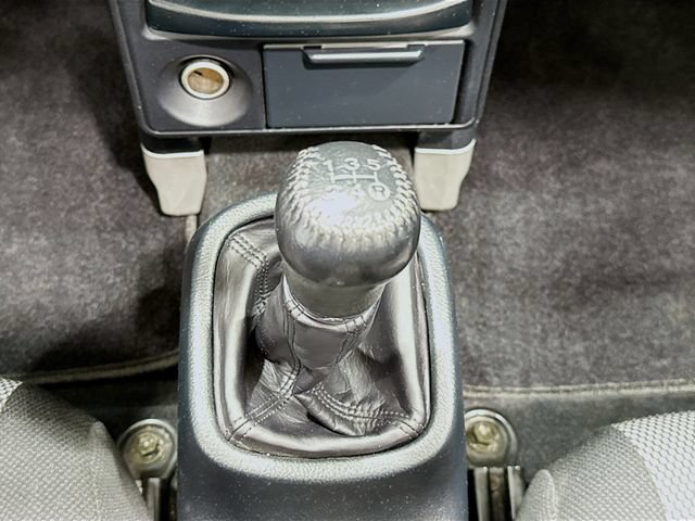 Used 2001 Toyota MR2 RWD image 15