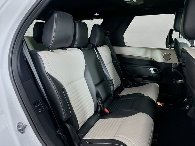 Used 2023 Land Rover Discovery Metropolitan Edition image 30