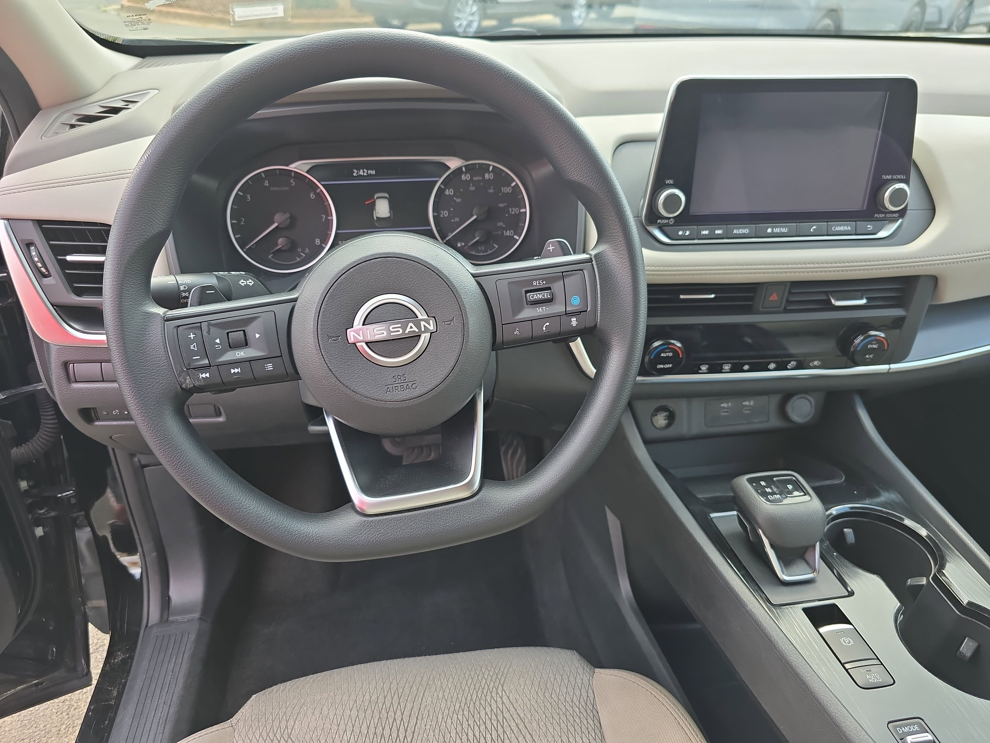 Used 2024 Nissan Rogue SV image 17