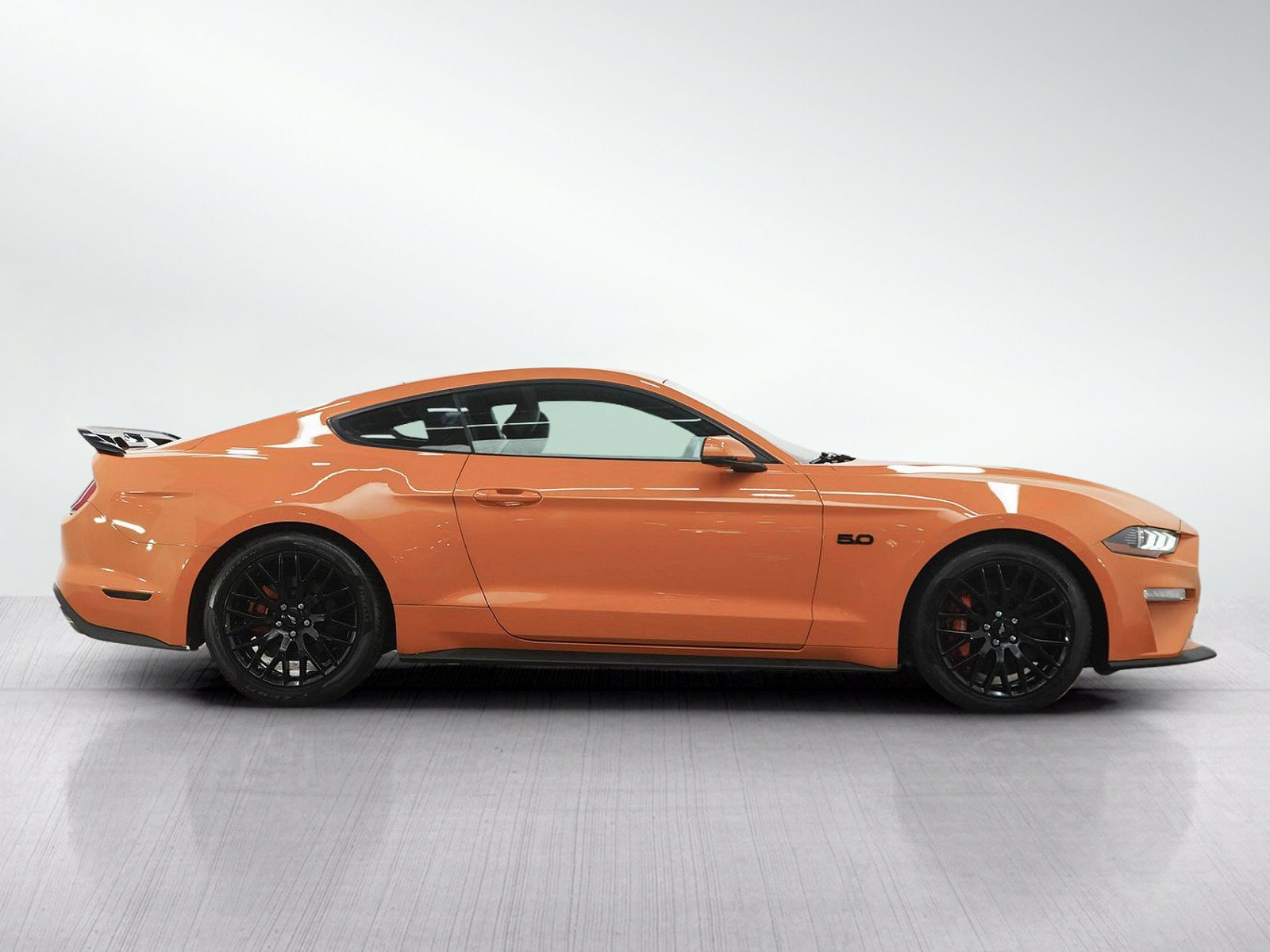 Used 2018 Ford Mustang GT Premium w/ GT Performance Package RWD image 6
