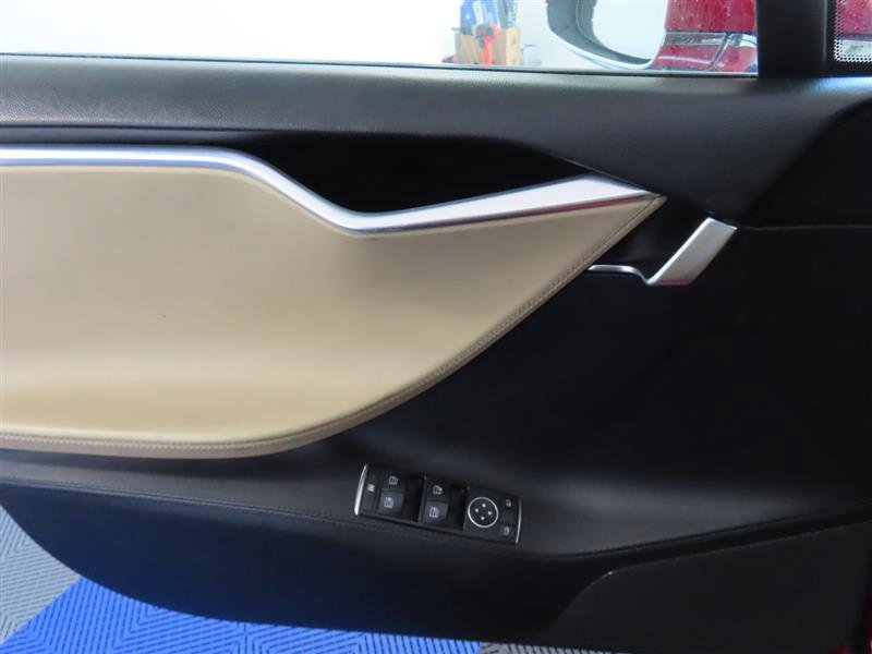 Used 2013 Tesla Model S Performance image 16