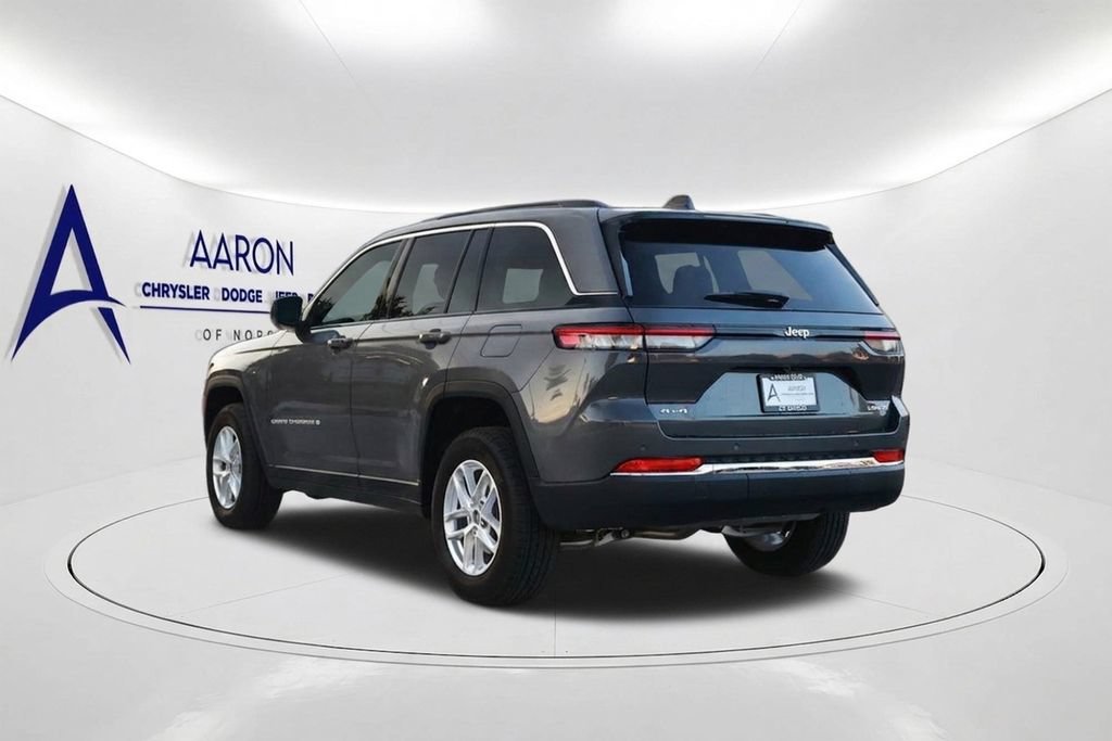 Used 2025 Jeep Grand Cherokee Laredo X w/ Trailer Tow Package AWD/4WD image 2