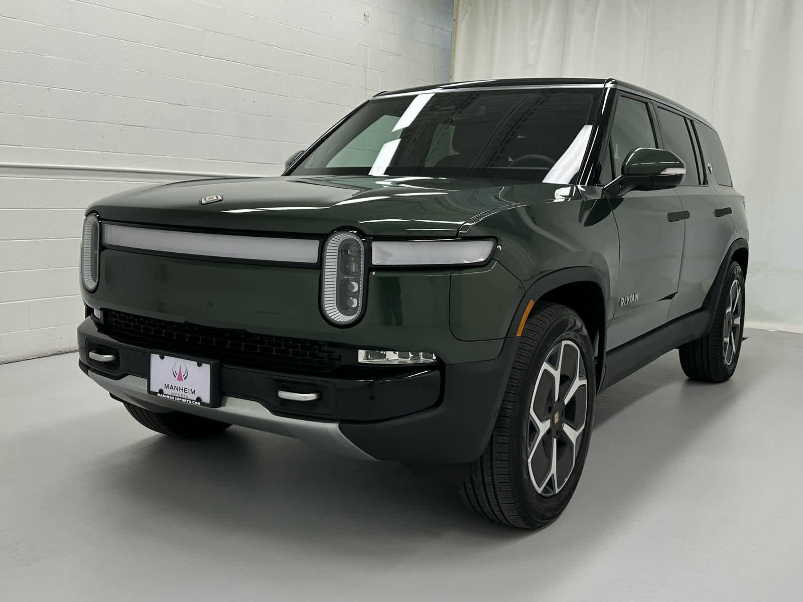 Used 2024 Rivian R1S Adventure image 4