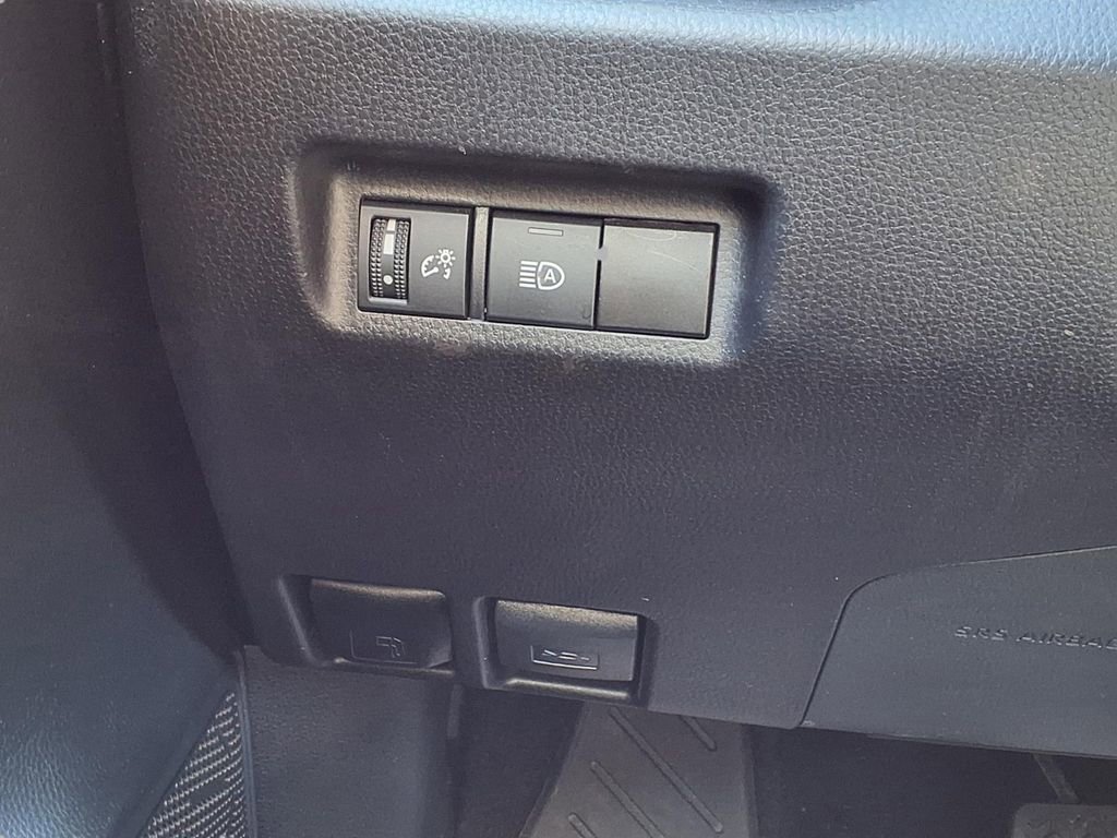 Used 2025 Toyota RAV4 XLE image 18