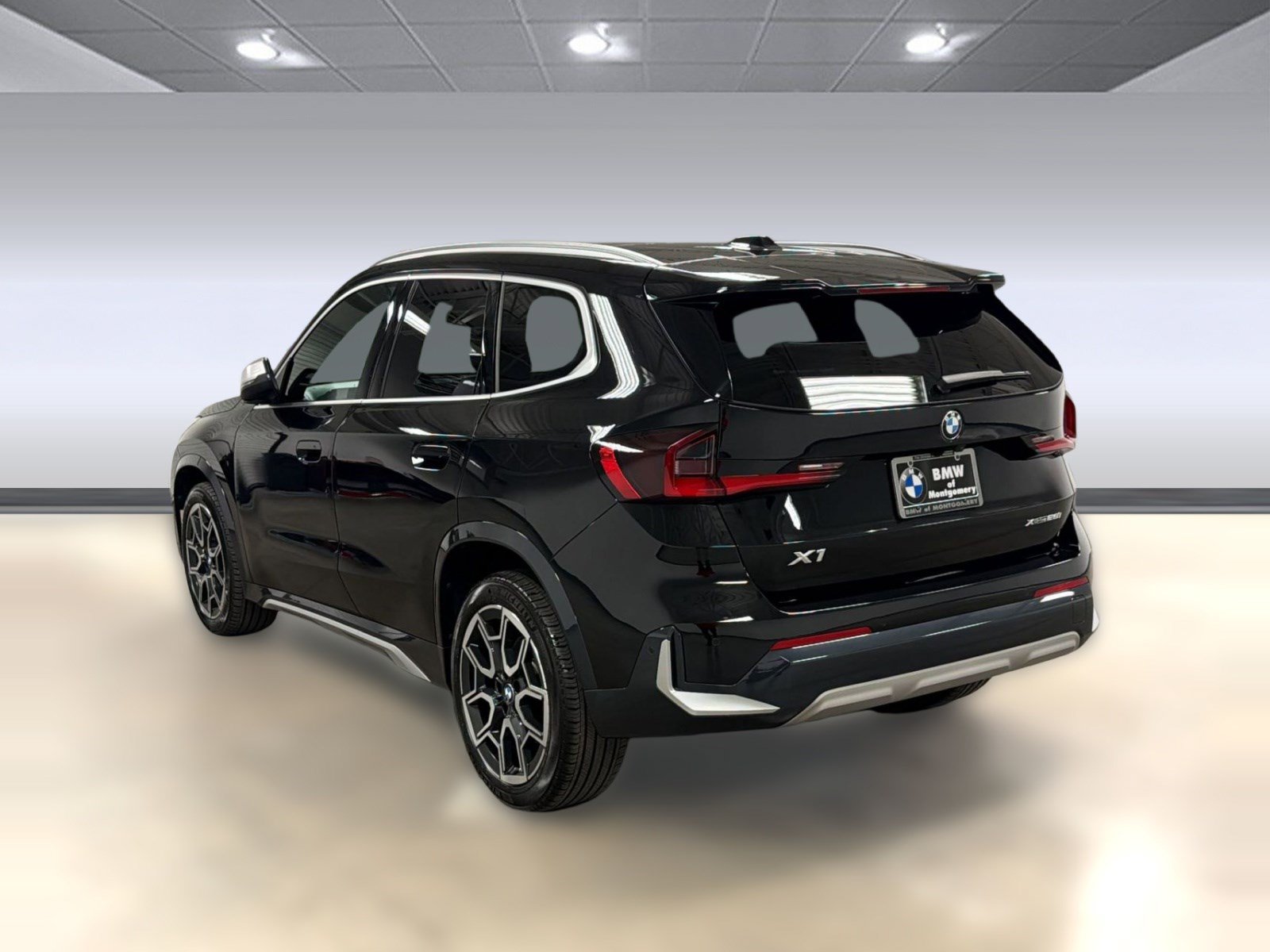Used 2023 BMW X1 xDrive28i w/ Convenience Package AWD/4WD image 3