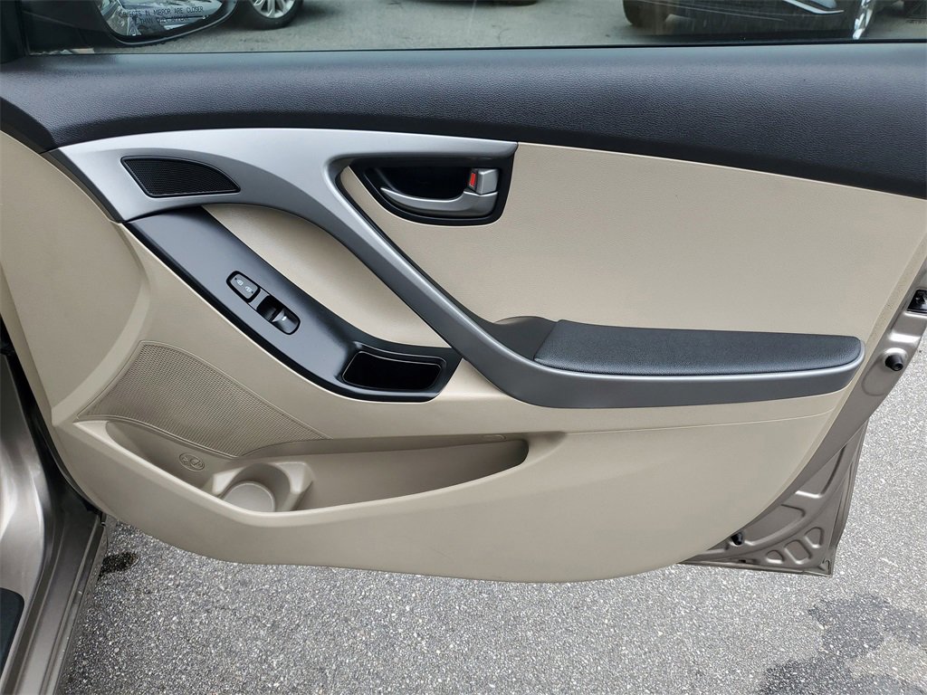Used 2016 Hyundai Elantra SE image 39