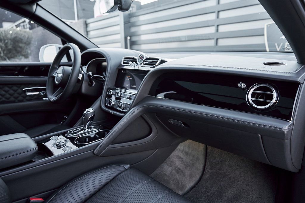 Used 2022 Bentley Bentayga image 38