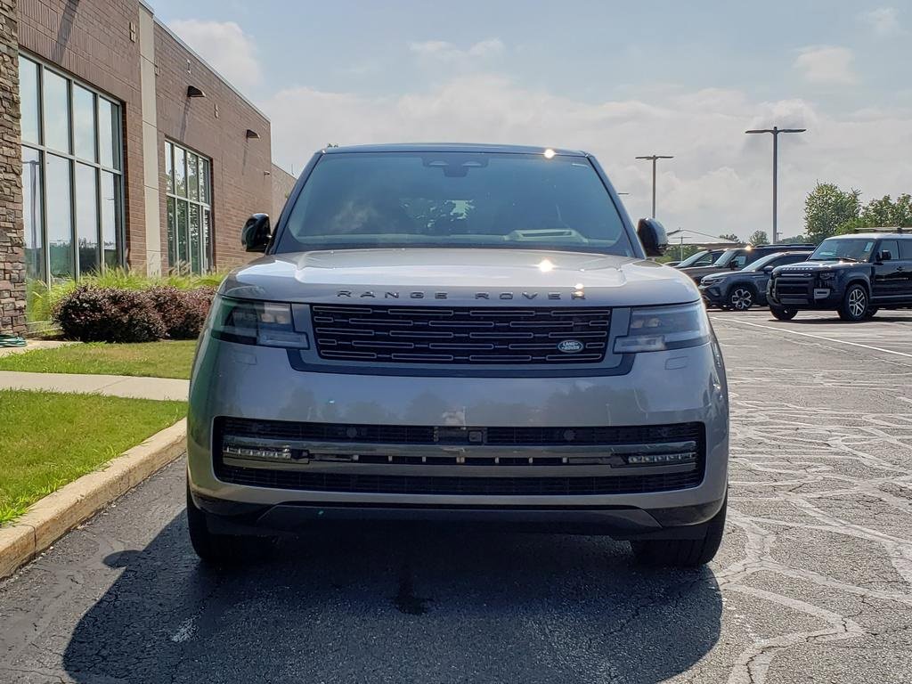 New 2025 Land Rover Range Rover SE image 2