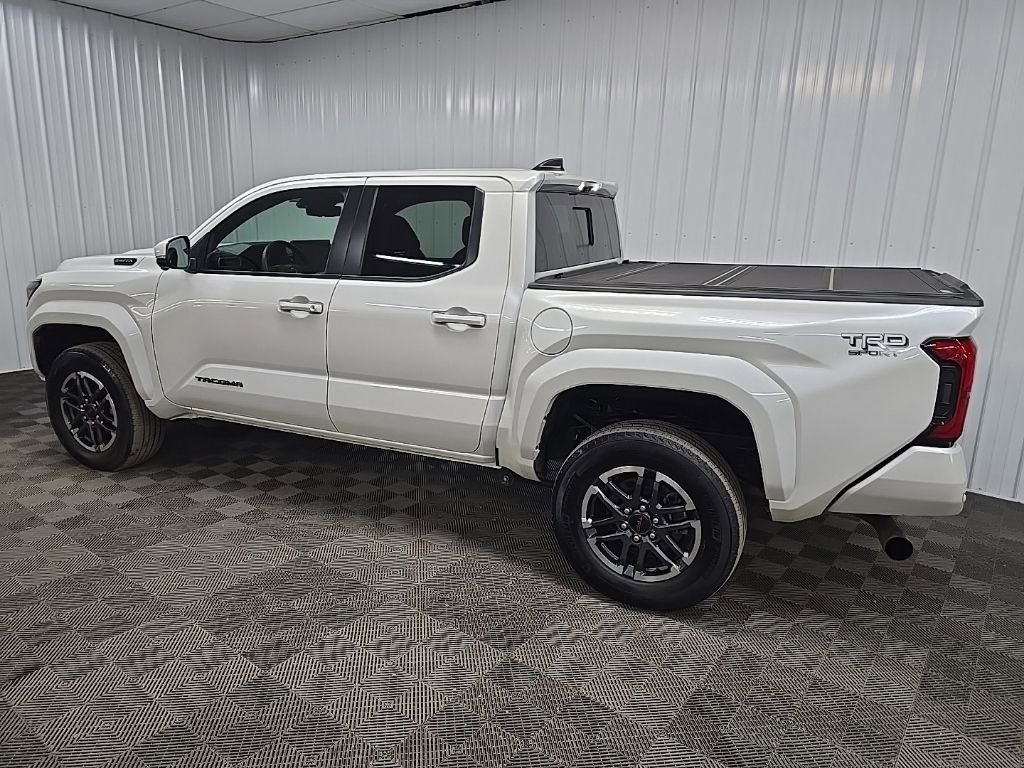 Used 2024 Toyota Tacoma TRD Sport w/ TRD Sport Premium Package AWD/4WD image 4