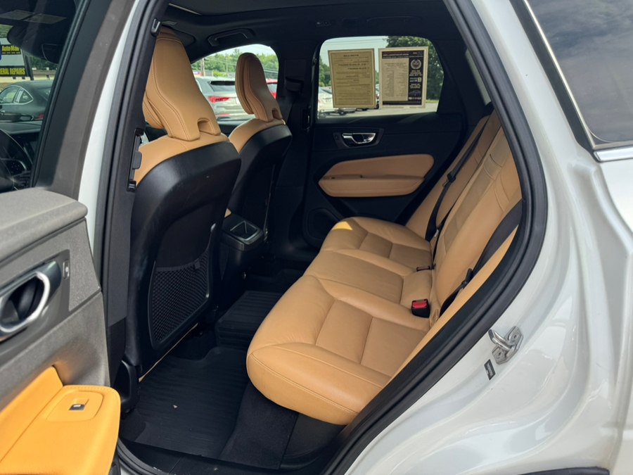 Used 2019 Volvo XC60 T6 Momentum w/ Multimedia Package AWD/4WD image 19