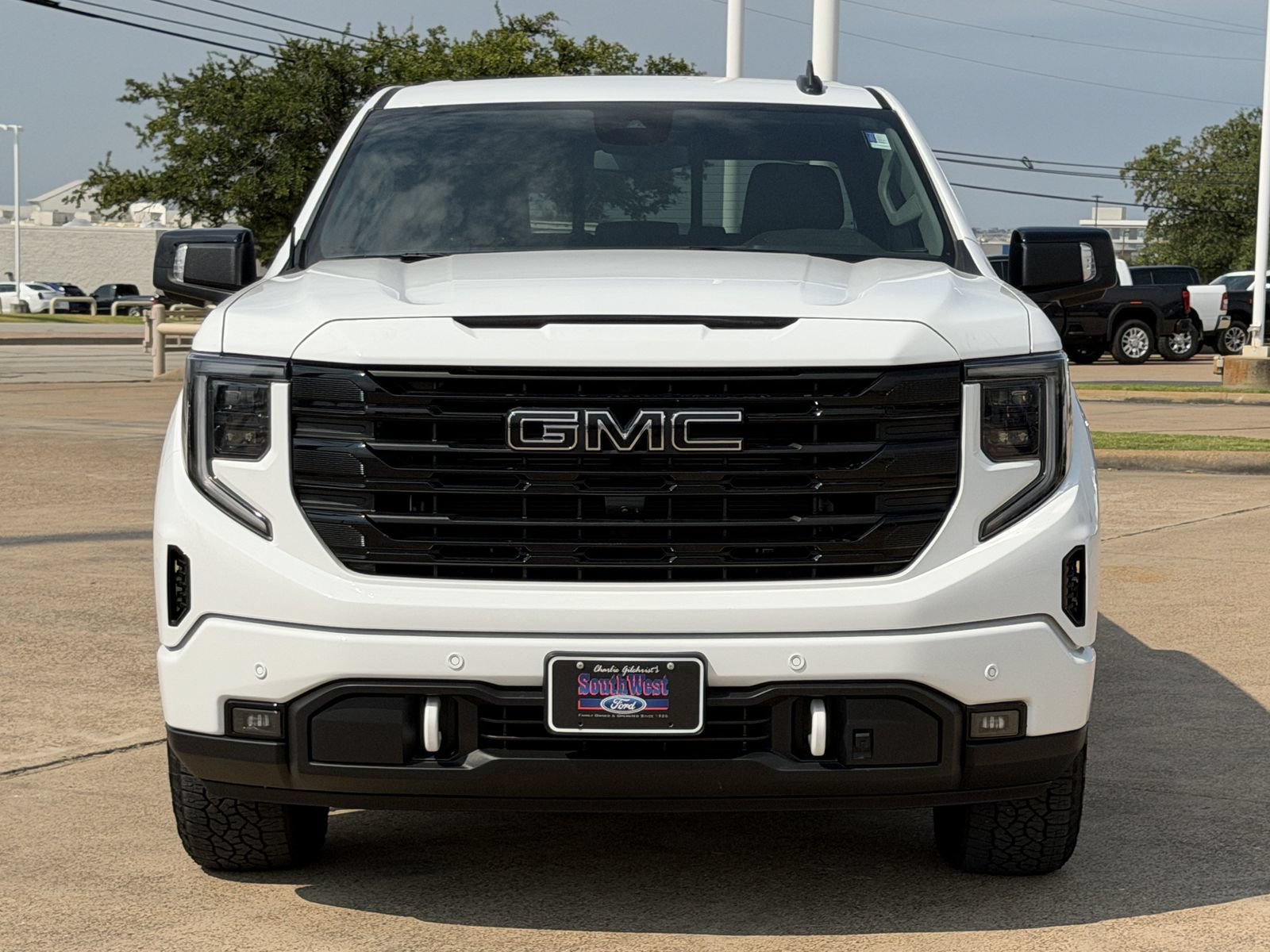 Used 2025 GMC Sierra 1500 Elevation w/ Elevation Premium Package AWD/4WD image 9