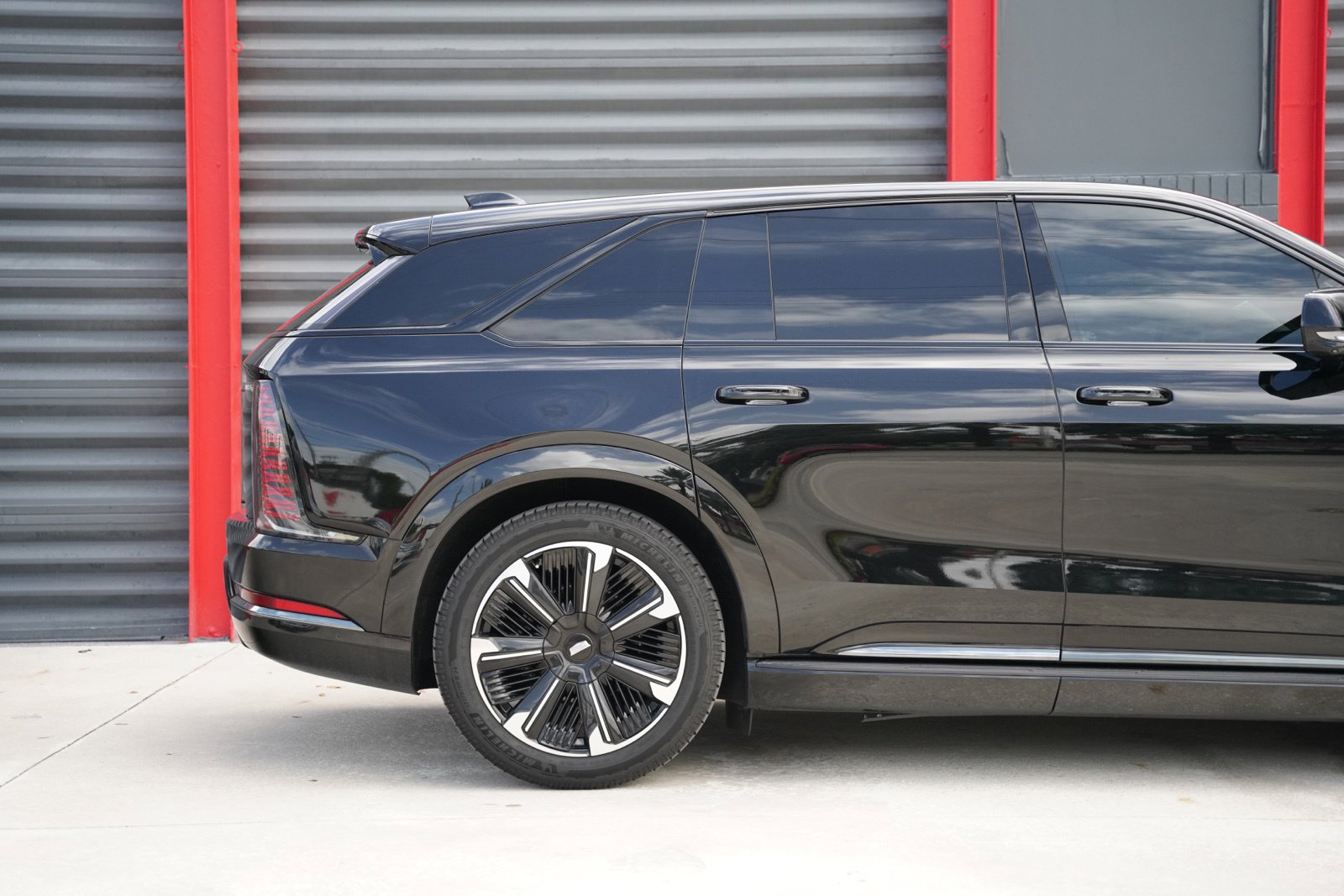 Used 2025 Cadillac Escalade IQ Sport 2 AWD/4WD image 3