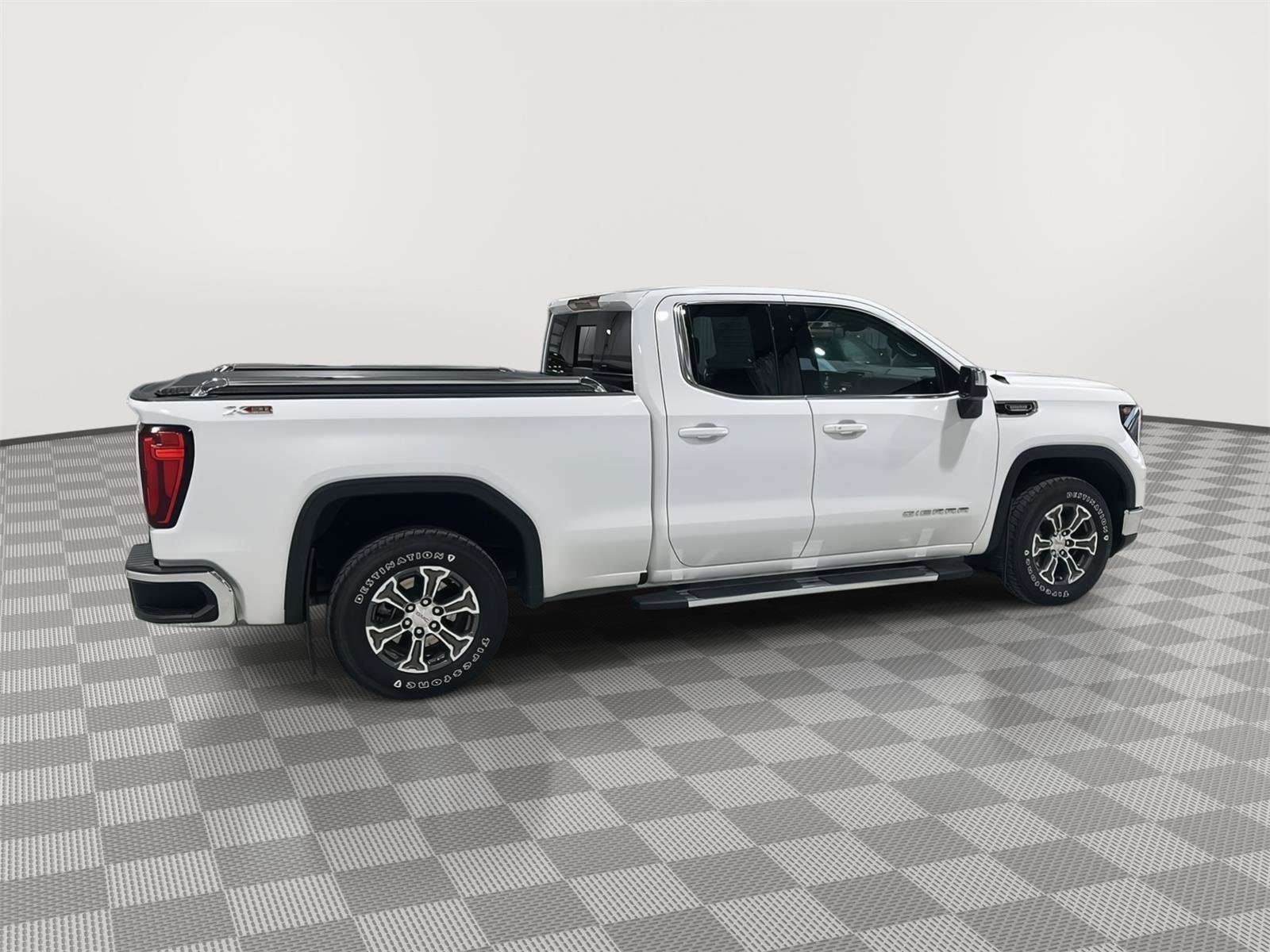 Used 2024 GMC Sierra 1500 SLE image 6