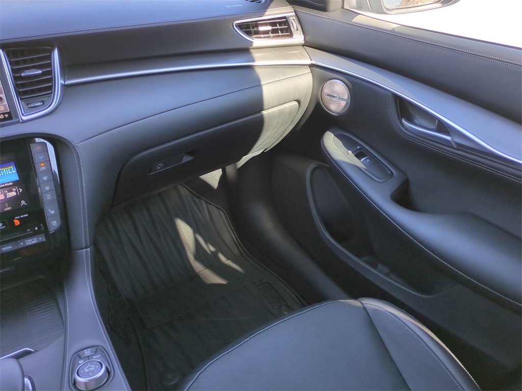 Used 2023 INFINITI QX55 Essential w/ Accent Package image 17