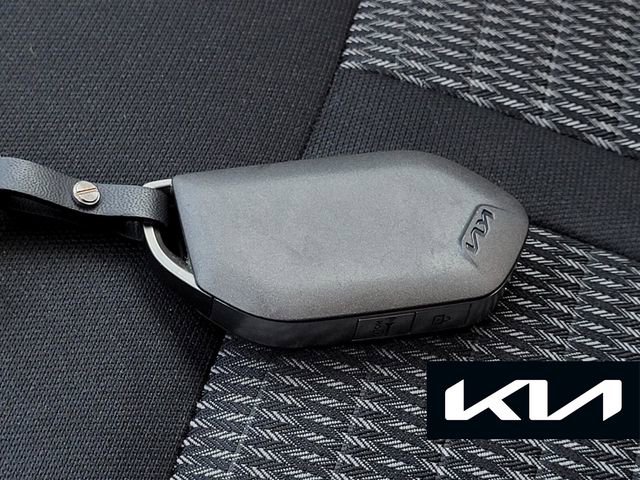 Used 2025 Kia Sorento LX image 29