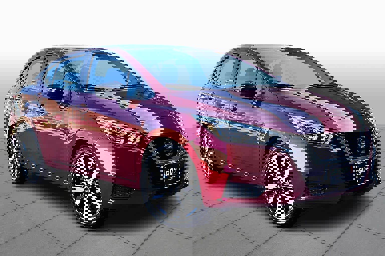 Used 2022 Nissan Versa SR w/ Trunk Package image 2