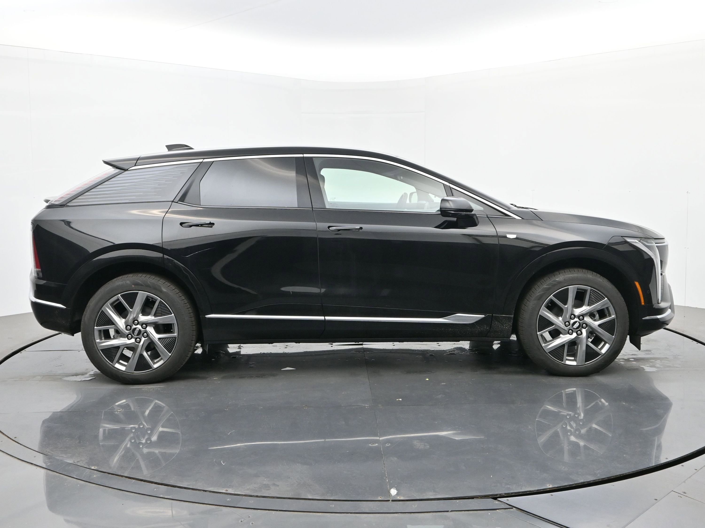 New 2026 Cadillac Optiq Luxury 2 AWD/4WD image 6