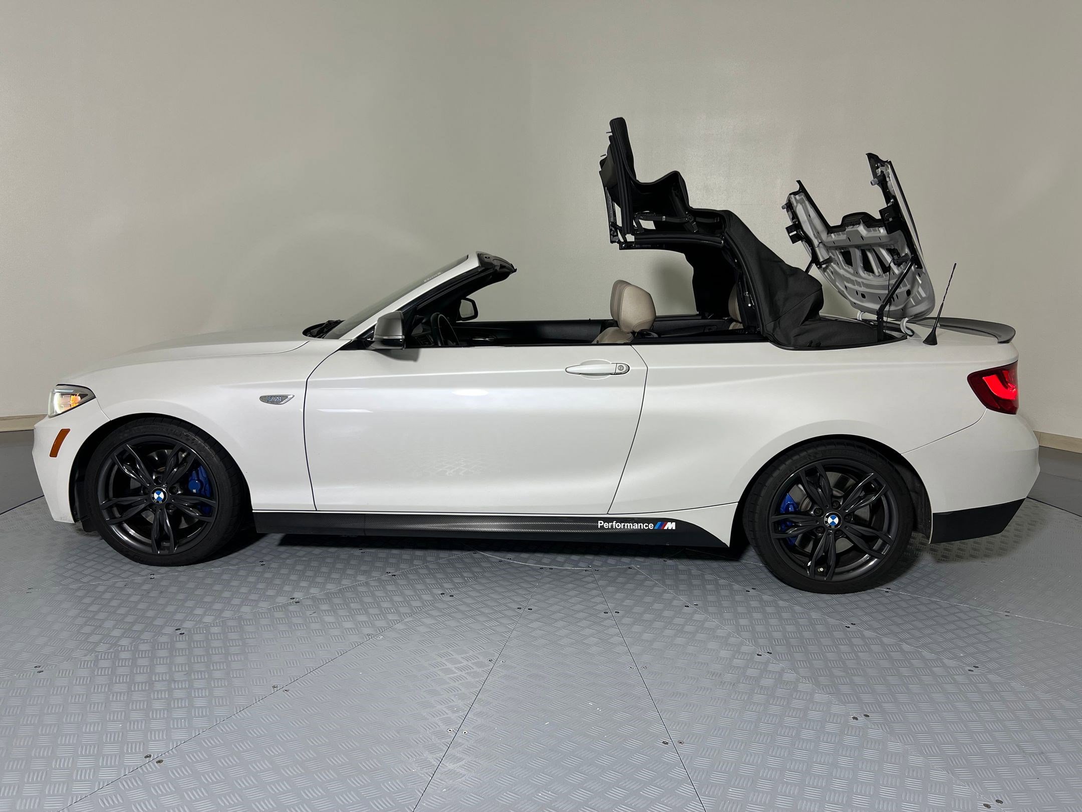 Used 2016 BMW M235i Convertible image 36