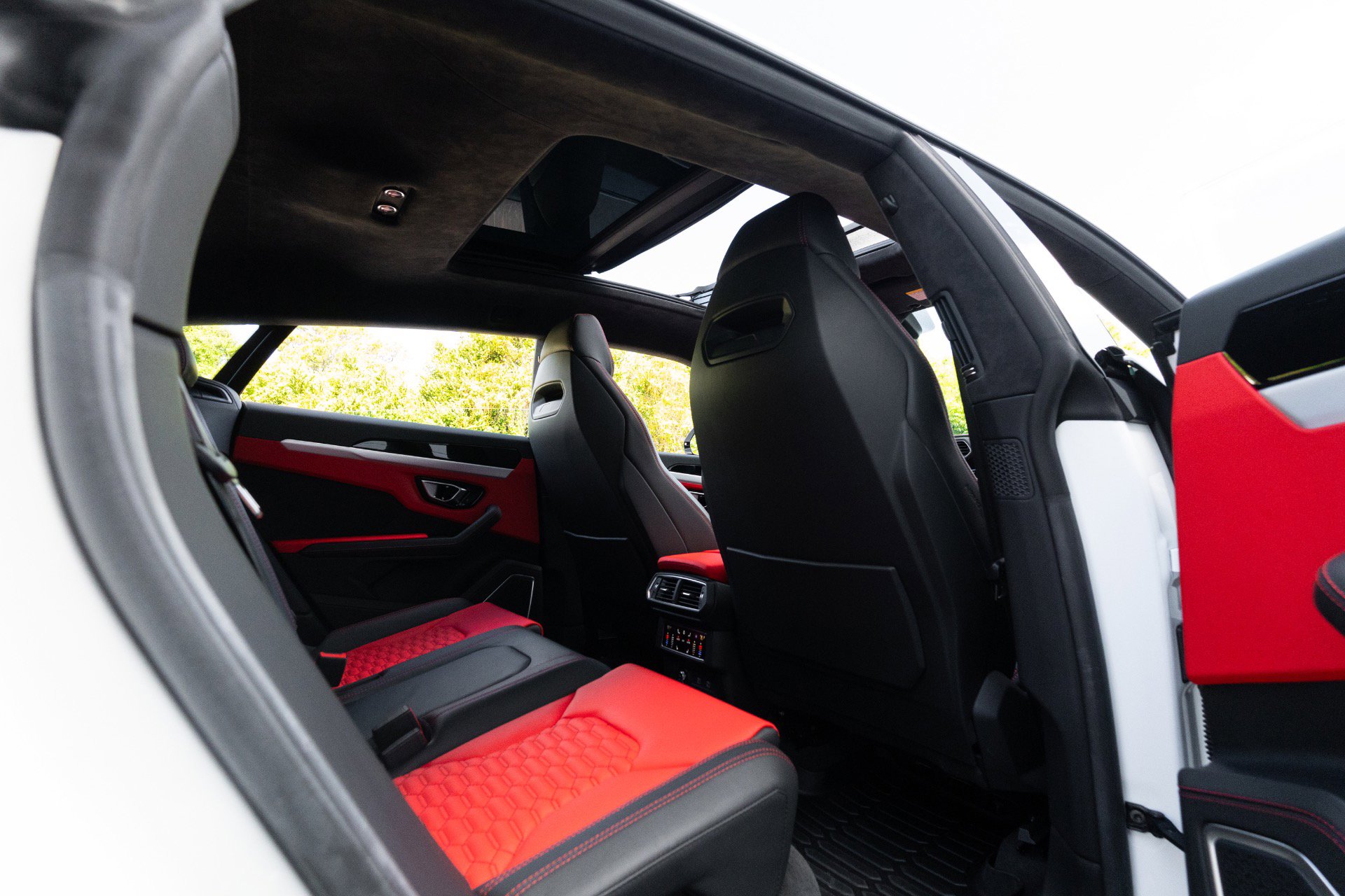 Used 2022 Lamborghini Urus AWD/4WD image 82