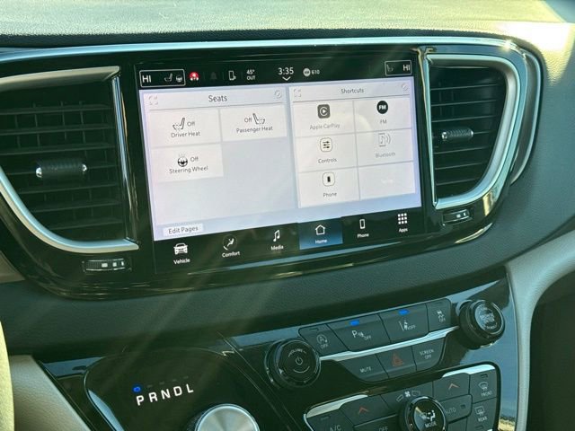 Used 2024 Chrysler Pacifica Touring-L image 26