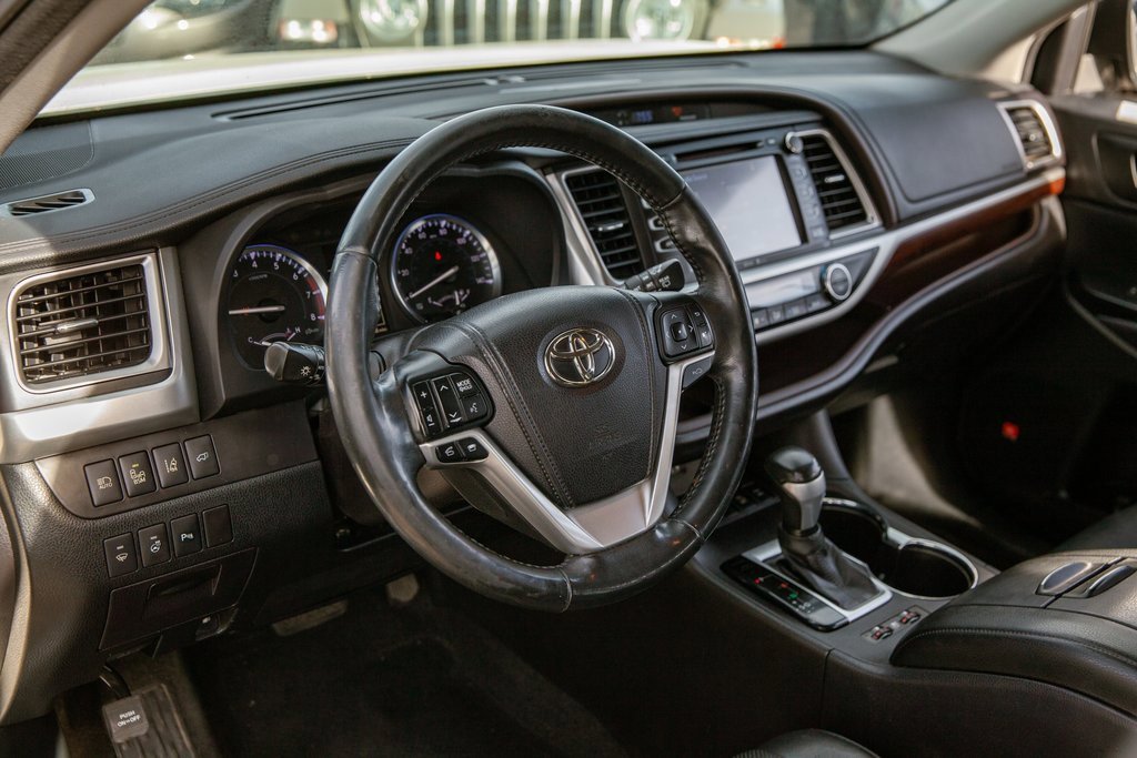 Used 2015 Toyota Highlander Limited image 10