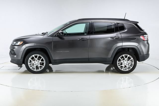 Used 2022 Jeep Compass Latitude AWD/4WD image 2