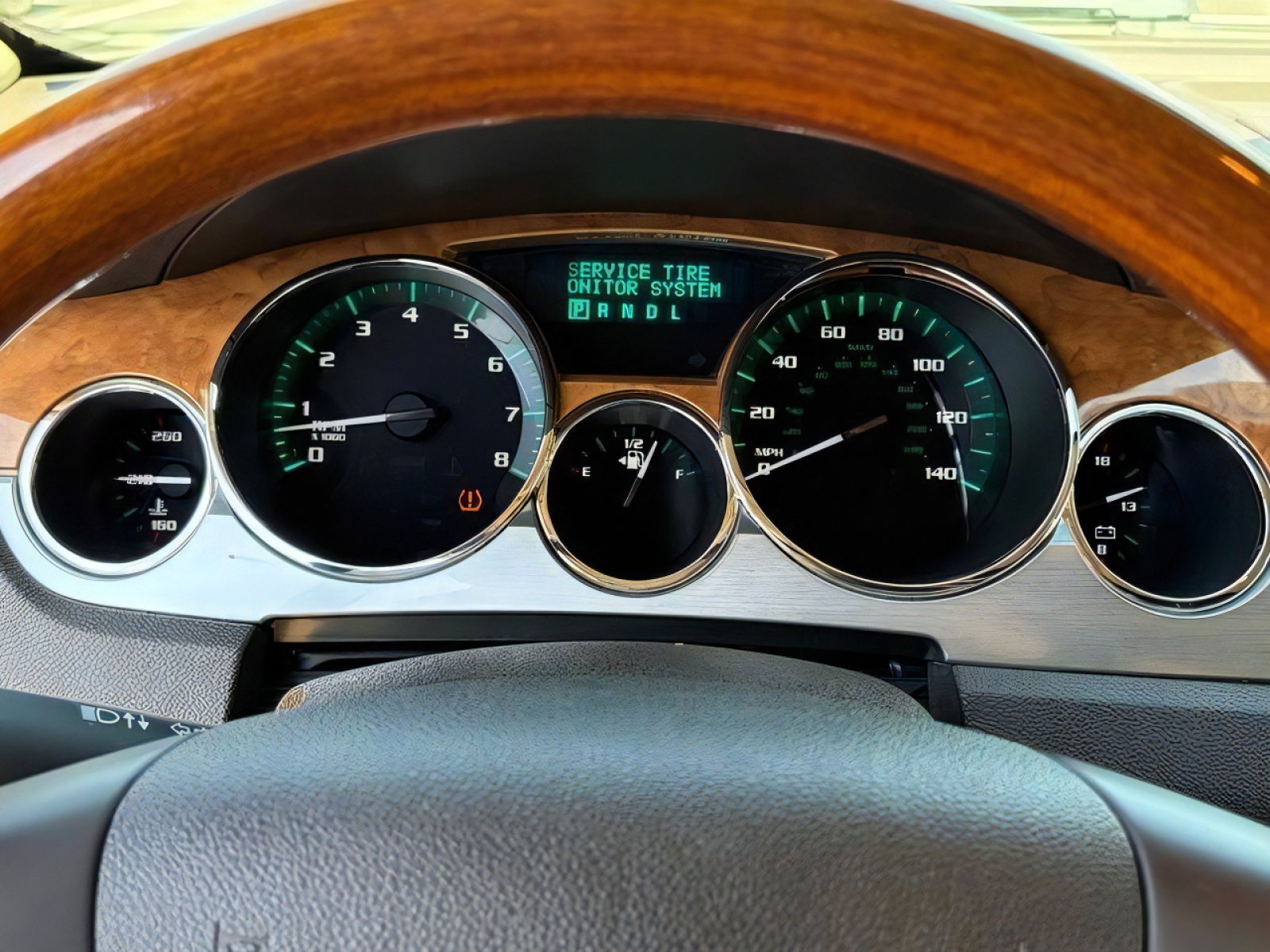 Used 2009 Buick Enclave CXL w/ Entertainment Package #4 FWD image 25