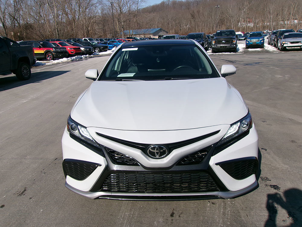 Used 2022 Toyota Camry XSE AWD/4WD image 2