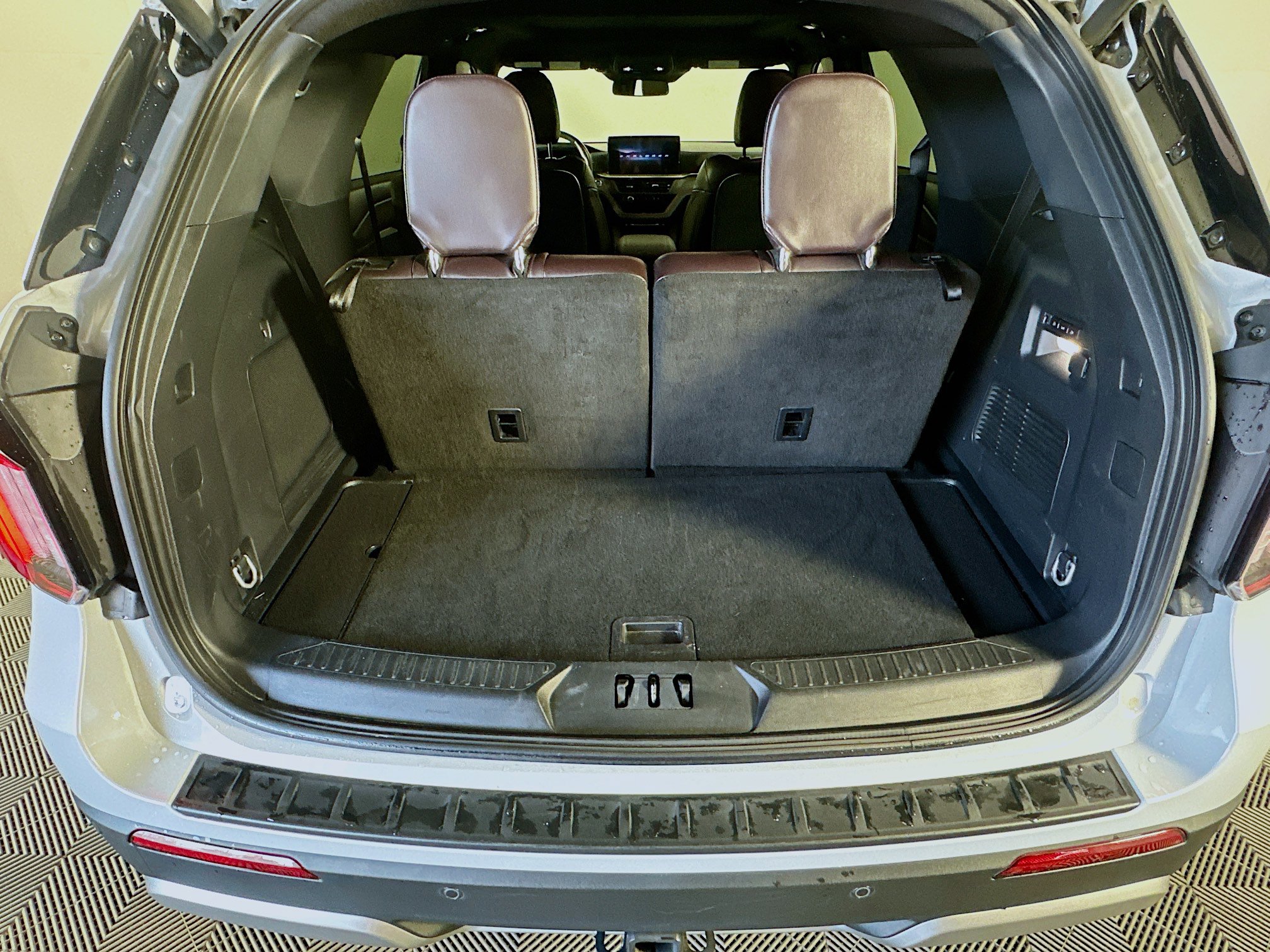 Used 2025 Ford Explorer Platinum w/ LUX Leather Package image 30