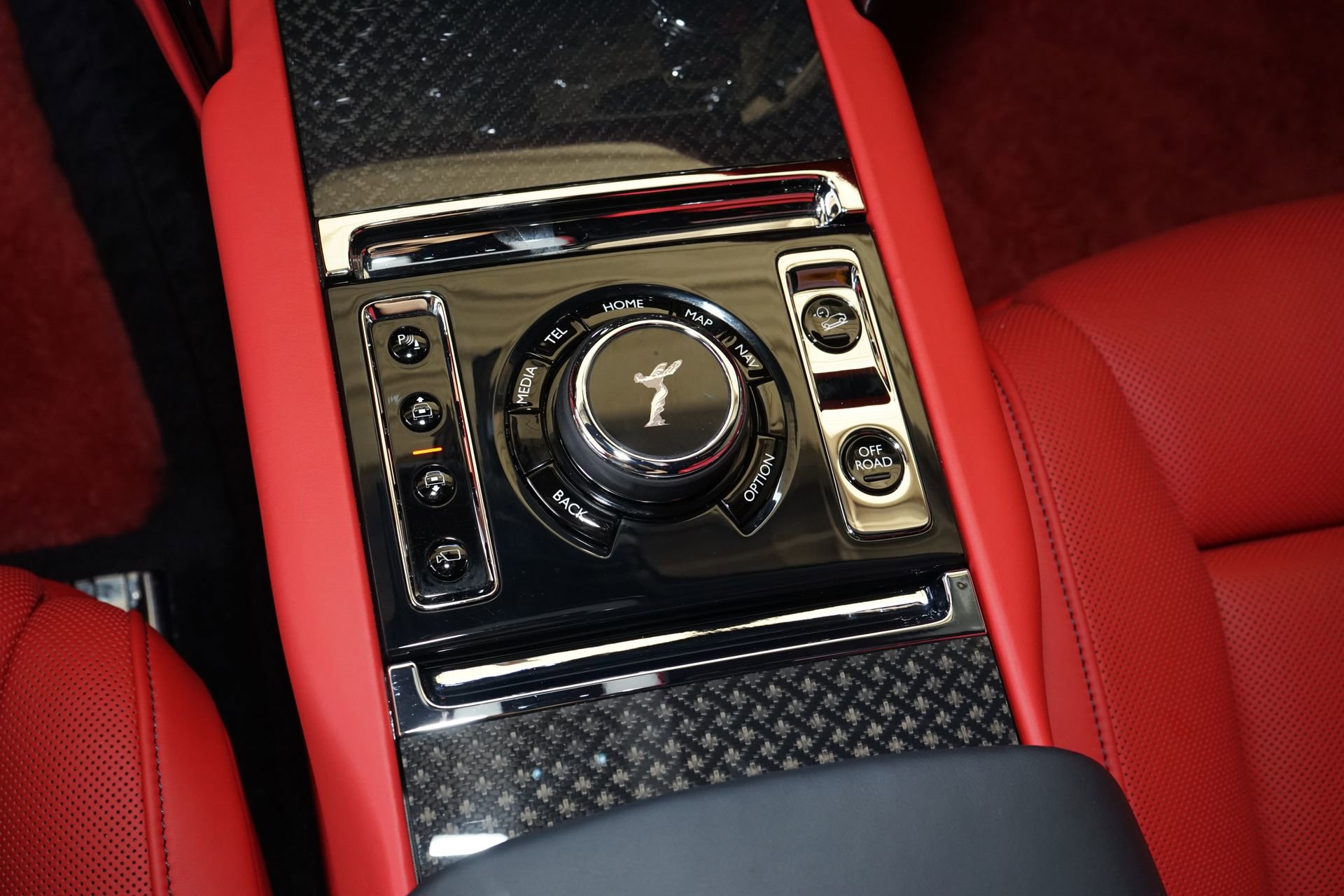 Used 2025 Rolls-Royce Cullinan Black Badge w/ Leather Finishing Pack image 23