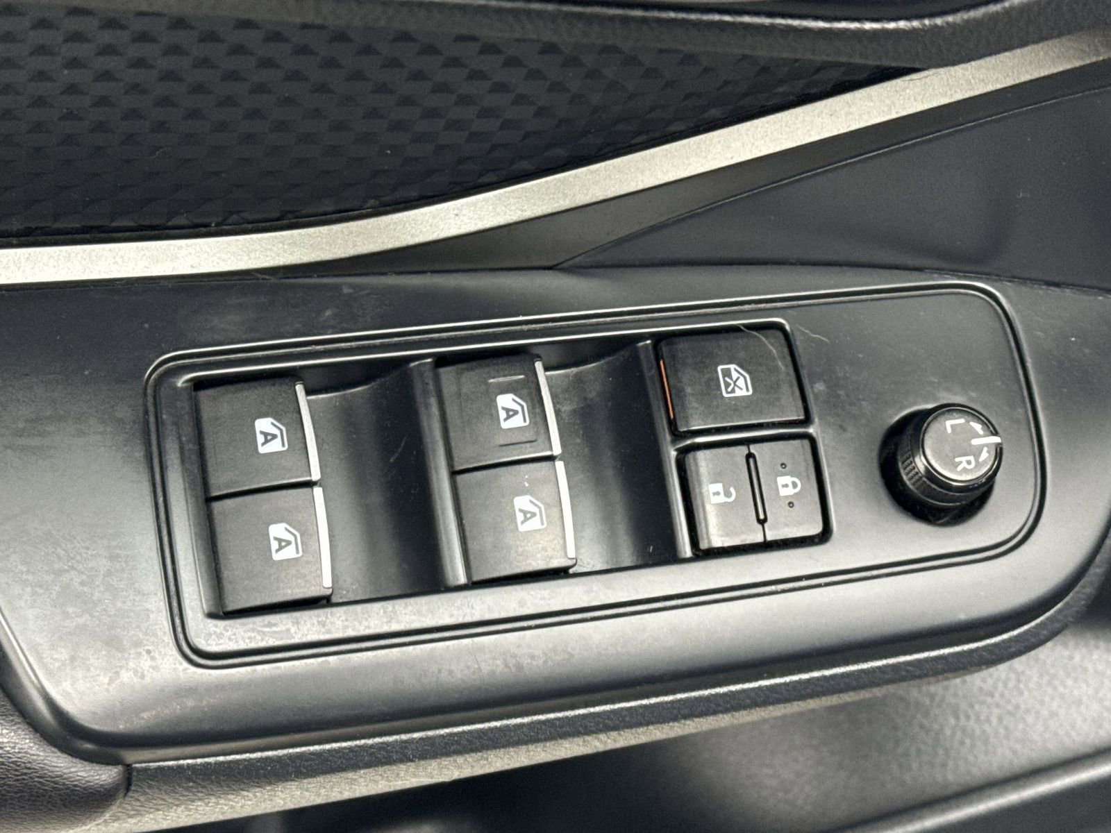 Used 2018 Toyota C-HR XLE image 17