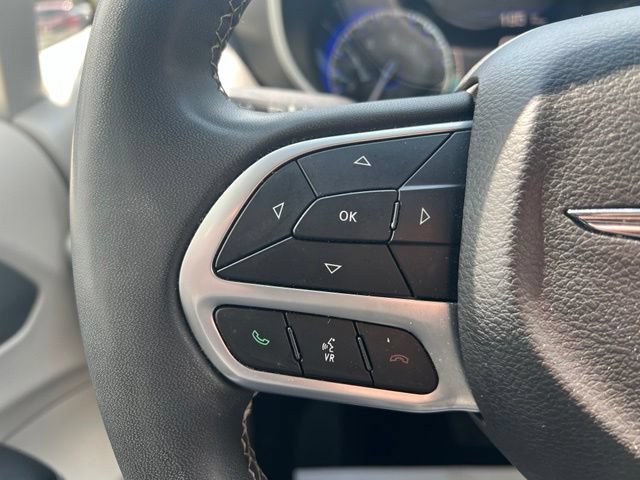 Used 2022 Chrysler Pacifica Touring-L FWD image 13