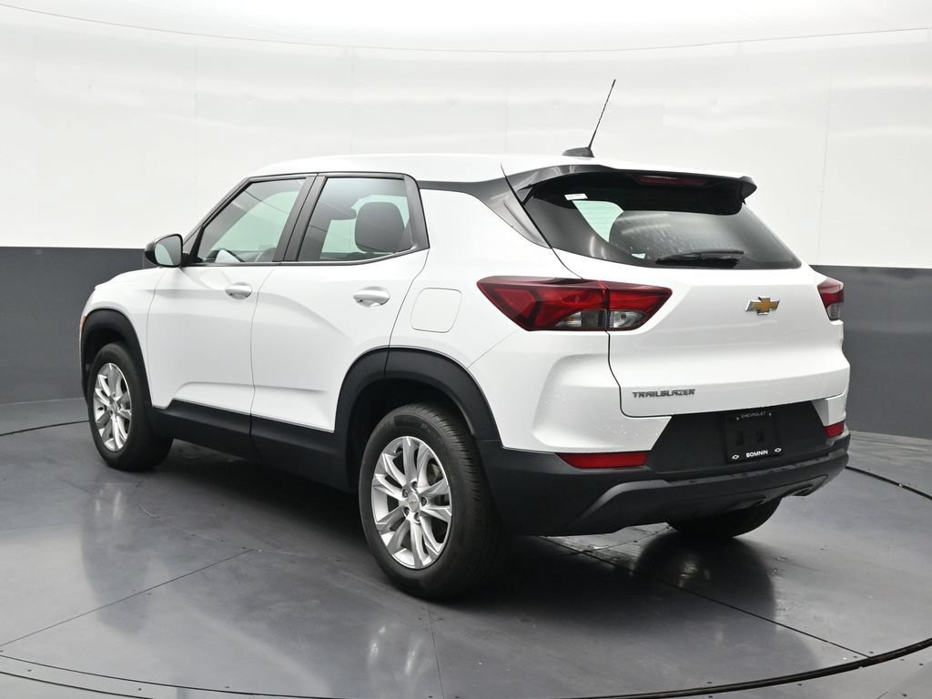 Used 2023 Chevrolet TrailBlazer LS FWD image 3