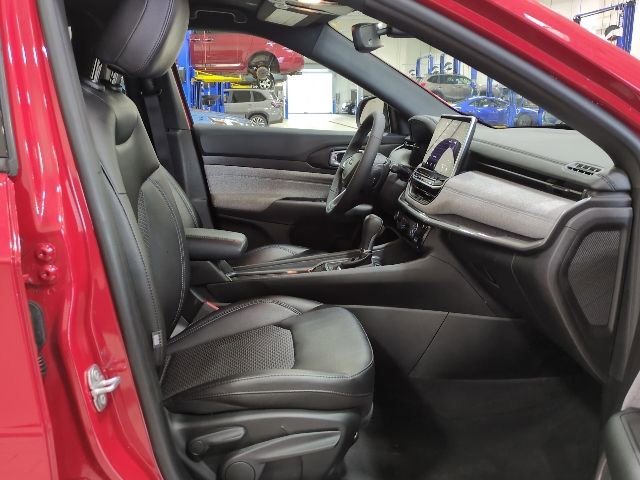 Used 2023 Jeep Compass Latitude w/ Convenience Group image 12