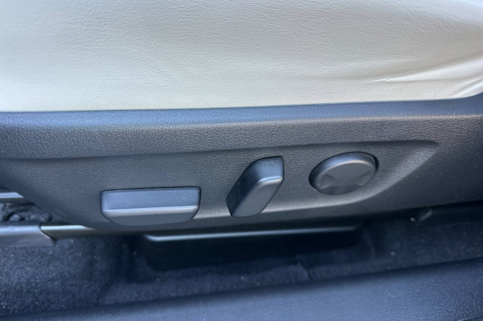 Used 2023 MAZDA MX-30 Electric w/ Premium Plus Pkg image 14