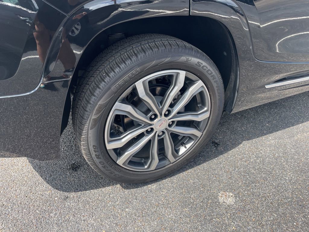 Used 2020 GMC Terrain Denali w/ Denali Premium Package FWD image 14