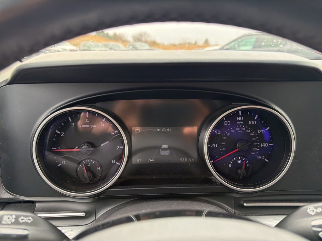 Used 2023 Kia Carnival LX image 12