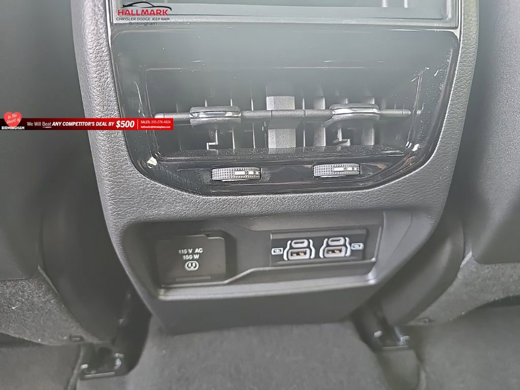Used 2025 Jeep Grand Cherokee Laredo X w/ Luxury Tech Group I image 22