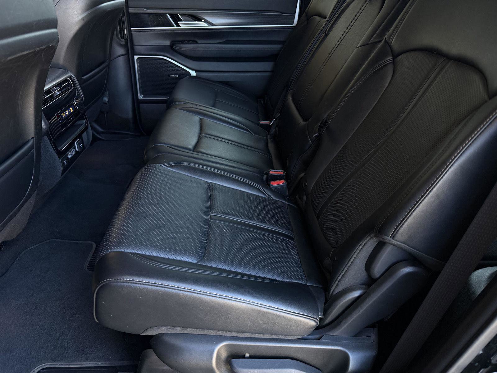 Used 2024 Jeep Wagoneer Series II w/ Flexible Seating Group image 8