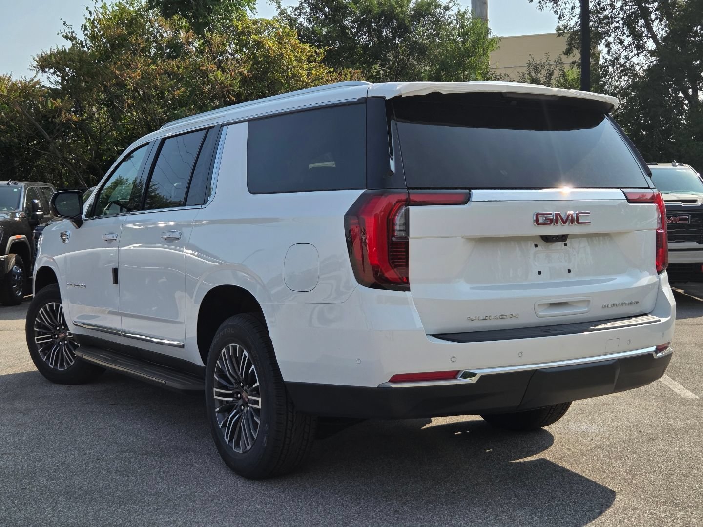 New 2026 GMC Yukon XL Elevation w/ Elevation Premium Package AWD/4WD image 17