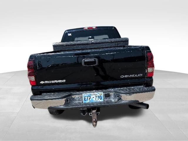 Used 2007 Chevrolet Silverado 2500 LT w/ Heavy-Duty Power Package AWD/4WD image 4