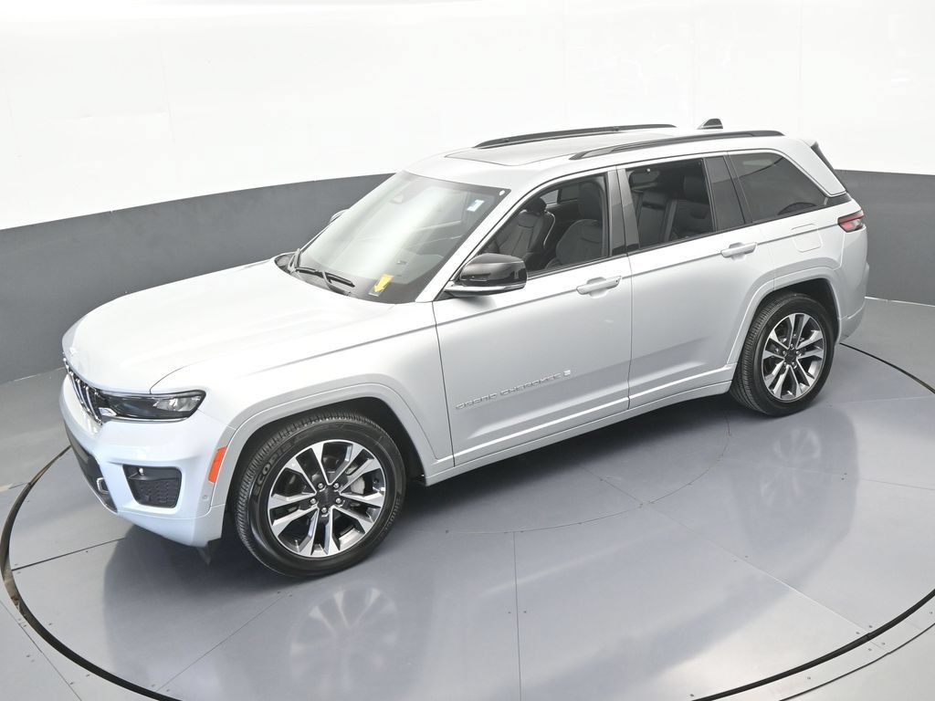 Used 2024 Jeep Grand Cherokee Overland w/ Luxury Tech Group IV AWD/4WD image 55