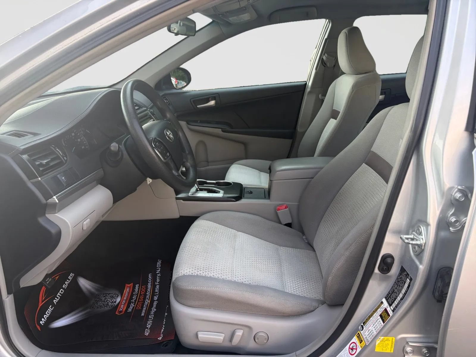 Used 2012 Toyota Camry LE FWD image 12