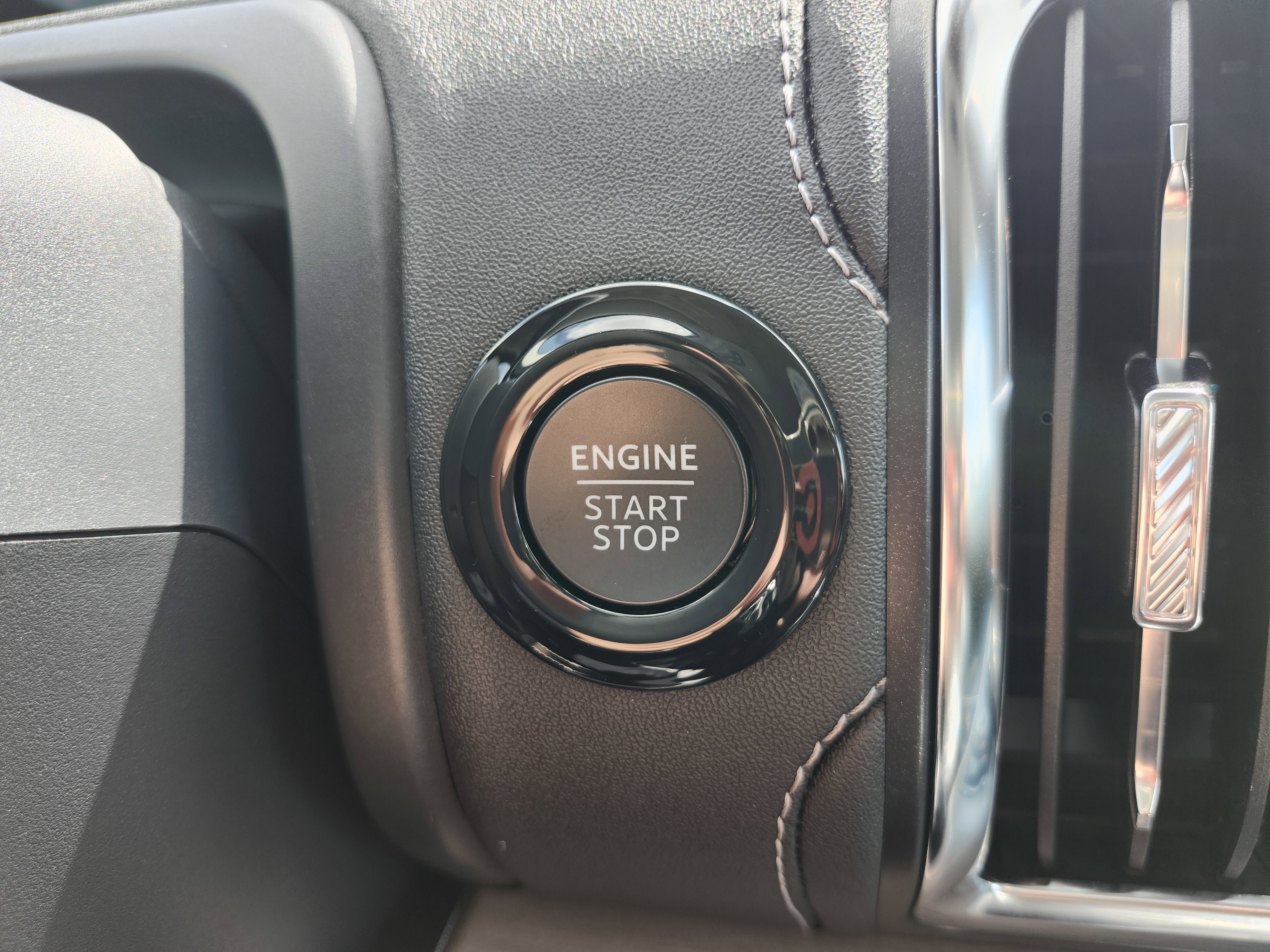 Used 2025 Ford Expedition Platinum AWD/4WD image 13