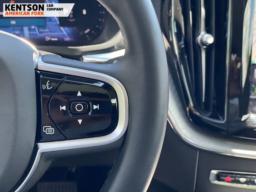 Used 2025 Volvo XC60 B5 Plus AWD/4WD image 17