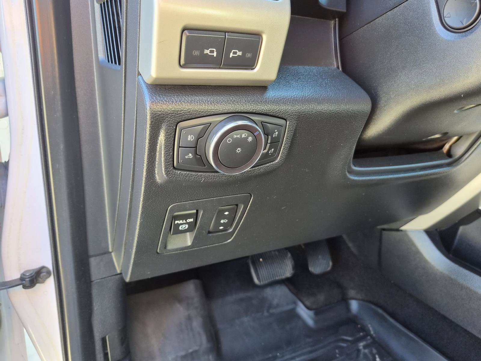 Used 2019 Ford F150 Lariat w/ Equipment Group 502A Luxury AWD/4WD image 19